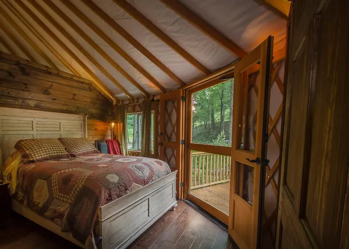 Spring Ridge Luxury Yurt - Creekside Glamping With Private Hot Tub