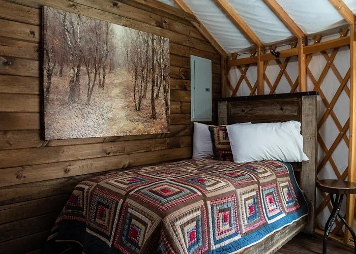 Otter Creek Luxury Yurt - Creekside Glamping With Private Hot Tub