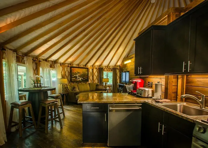 Creekside Cove Luxury Yurt W Hot Tub In Nantahala