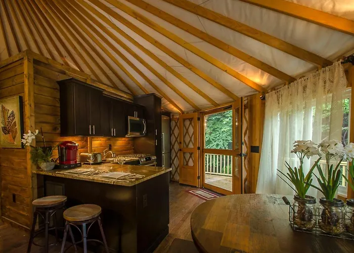 Creekside Cove Luxury Yurt W Hot Tub In Nantahala