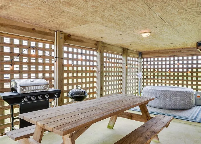 Nags Head Vacation Rental W/ Hot Tub: Near Beach!
