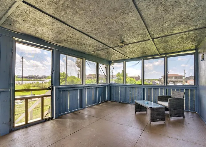 Deck & Fenced-In Yard: Texas Escape!