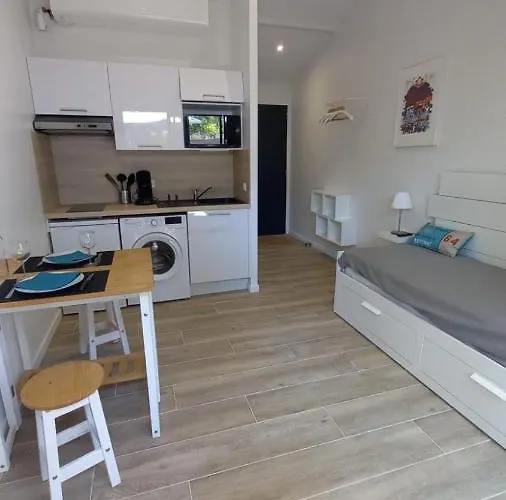 Anglet : Studio Avec Terrasse A 3 Kms Des Plages