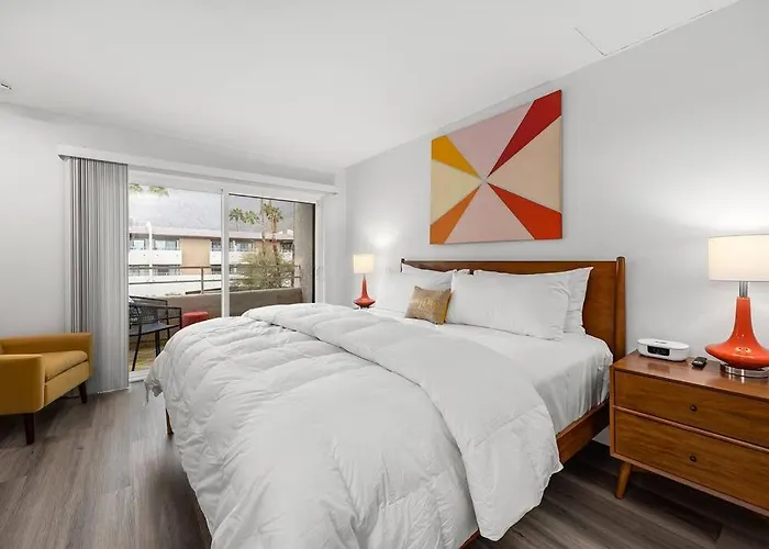 Biarritz-Top Floor 1Br With Views, Pool & Spa, Walk To Downtown