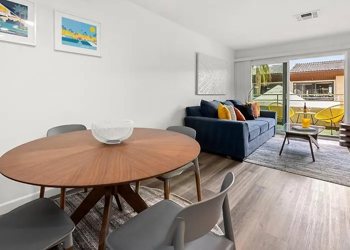 Biarritz-Top Floor 1Br With Views, Pool & Spa, Walk To Downtown