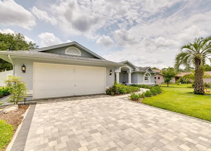 Pool, Grill & Golf Course Views: Spring Hill Stay!