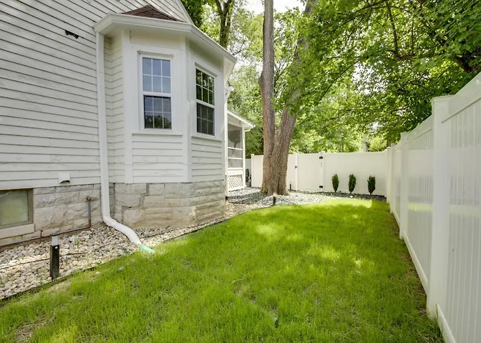 Bloomington Bungalow - Steps To Campus!