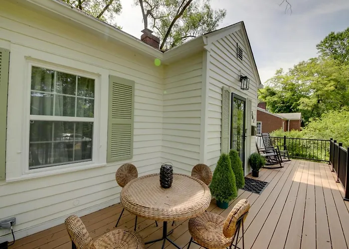 Bloomington Bungalow - Steps To Campus!
