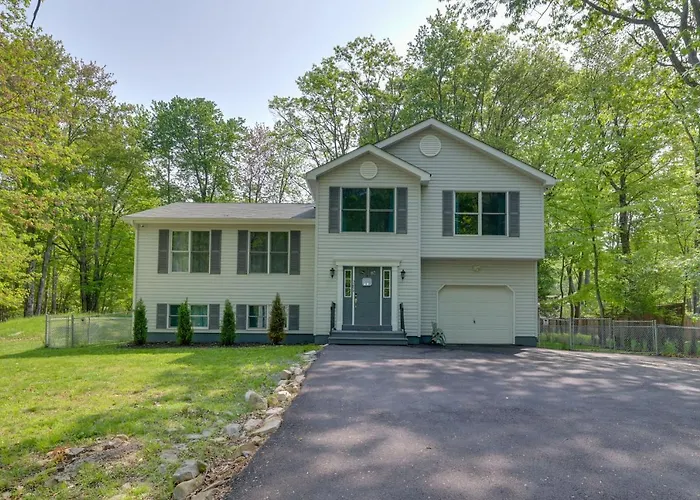 2 Game Rooms! Family Poconos Home 9 Mi To Slopes