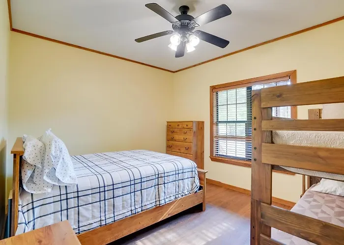 Pet-Friendly Jefferson Home Near Lake O' The Pines