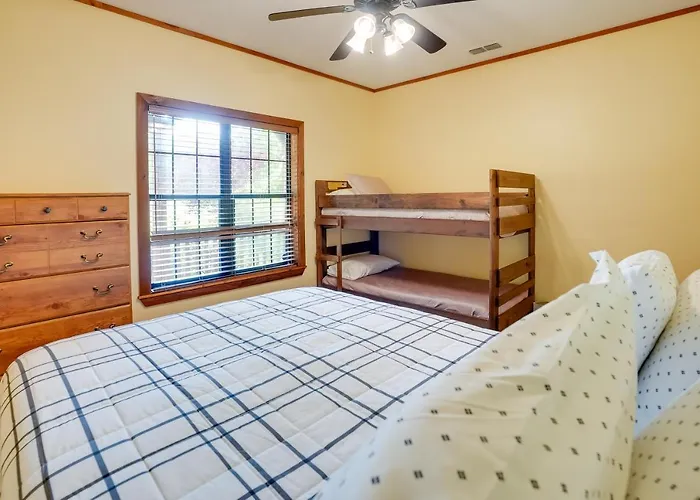 Pet-Friendly Jefferson Home Near Lake O' The Pines