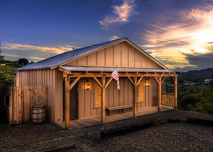Miners Cabin #3 -Two Double Beds - Private Balcony - Walk To The Action