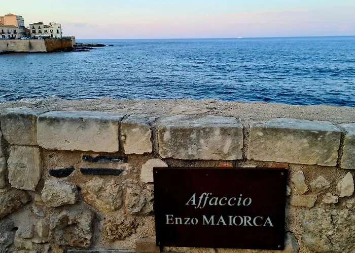 Alle Porte Del Castello Maniace
