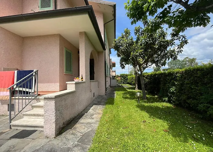 Great Private Villa For Family Beach Holidays And Cultural Outings Near Forte Dei Marmi Recommended