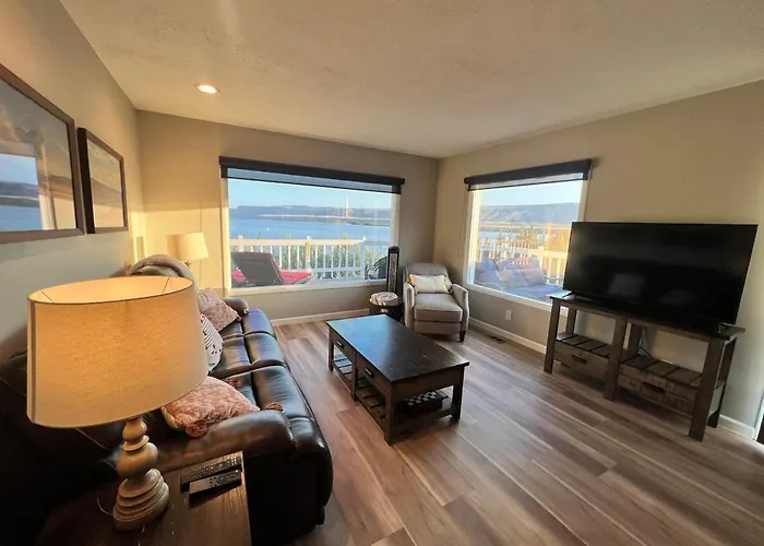 Crescent Bar Waterfront Home- Private Beach, Water Views, Hiking, Golf, Live Concerts