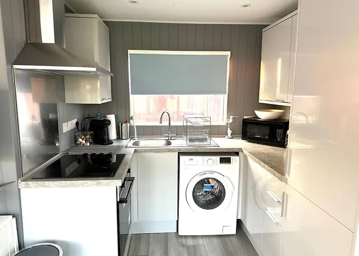 Beautiful Chalet, 18 Cordova, Selsey Country Club