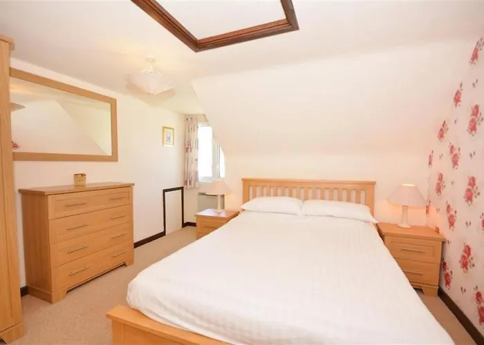 Direct Beach Access! Top Floor Apartment Perranporth