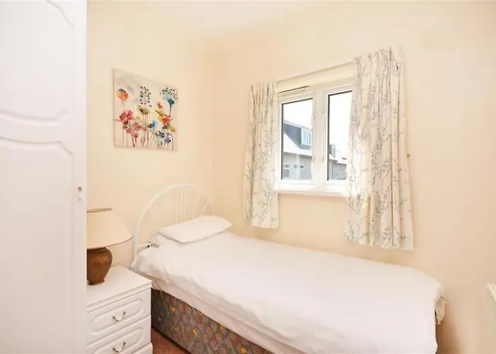 Direct Beach Access! Top Floor Apartment Perranporth