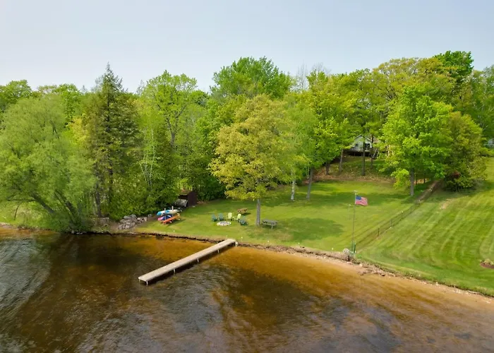 Hike + Snow Play! Waterfront Paradise Lake Retreat