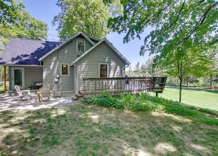 Updated Home W/ Deck: 2 Mi To Sister Bay Beach!
