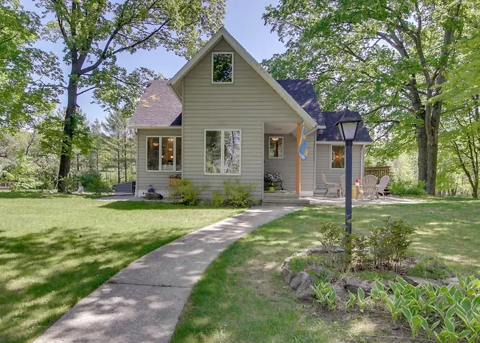 Updated Home W/ Deck: 2 Mi To Sister Bay Beach!
