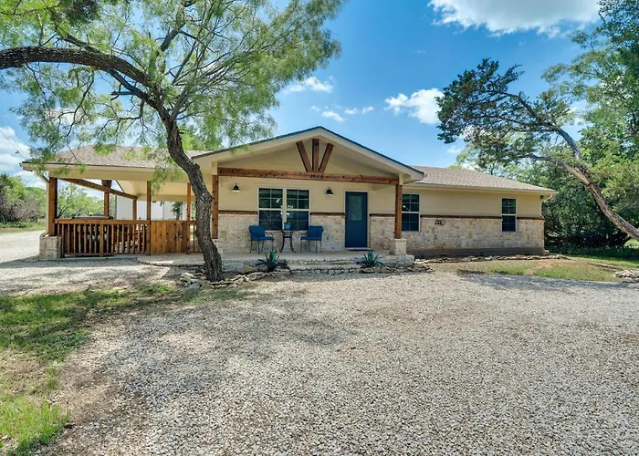 Pet-Friendly Texas Home W/ Furnished Patio & Grill