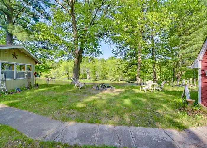 Riverfront Nature Getaway Near Downtown Pine City!