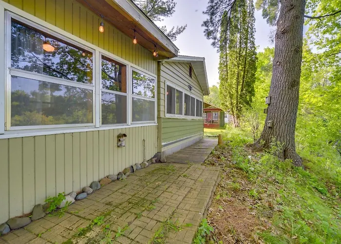 Riverfront Nature Getaway Near Downtown Pine City!