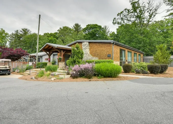 Flat Rock Tiny Home: Bbq-Ready Patio & Pool Access