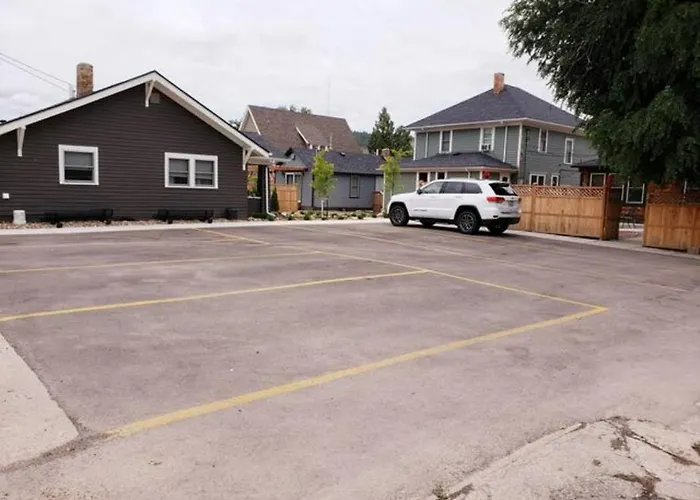 Downtown 1 Bedroom Charmer - Walk, Bike, Enjoy!!