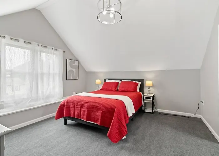 Stylish, Relaxing & Comfy 3 Bdr Home