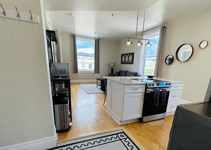 Downtown Digs: Urban Views & Posh Amenities