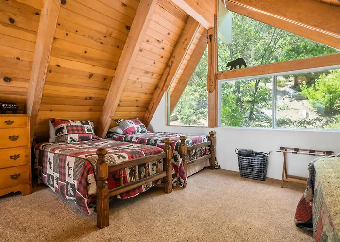 Moonlight Shores Lakefront -Big Bear View Cabin, Hot Tub, Fireplace, Bbq