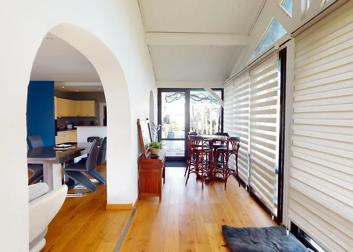 Cosy Villa With Pool Near Ocean