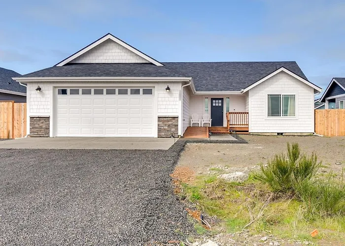 Ocean Shores Home W/ Game Room - Walk To Beaches!