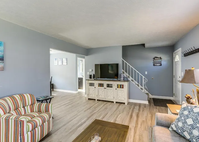 Dog-Friendly Port Clinton Home: Walk To Lake Erie!