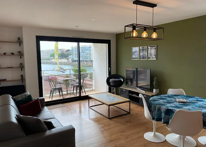 Vue Panoramique: Seaside Retreat with Panoramic Views