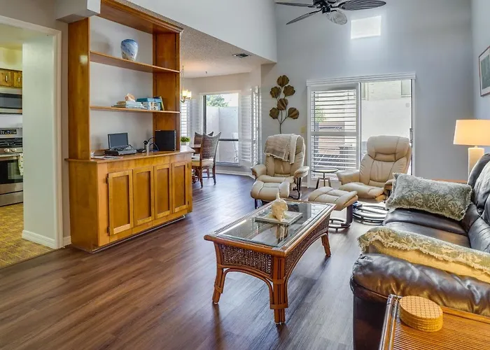 Walk To Restaurants: Downtown Leesburg Townhome!