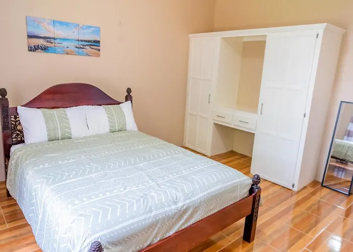 Golden Palms Apartment