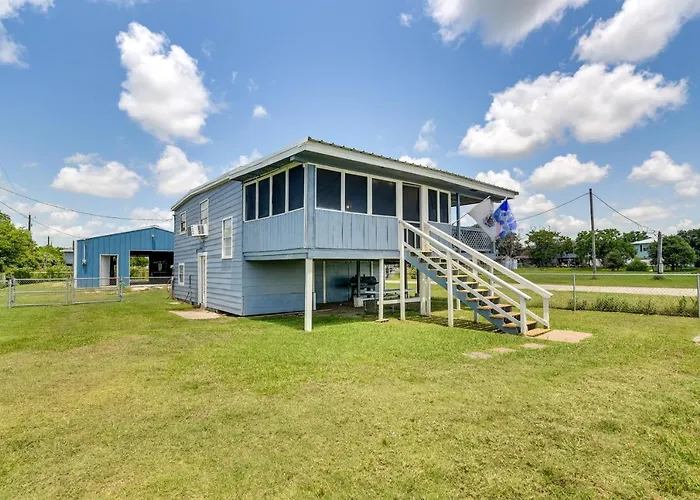 Deck & Fenced-In Yard: Texas Escape!