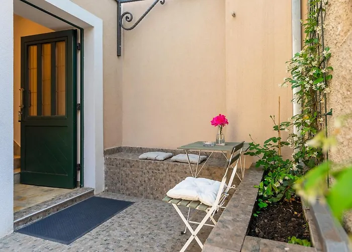 Calafati Apartment With Private Parking