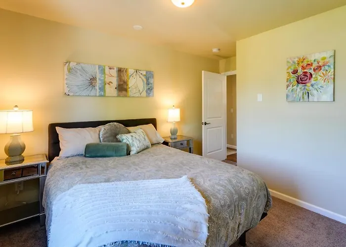 Waterfront Birch Bay Rental - Walk To Beach!