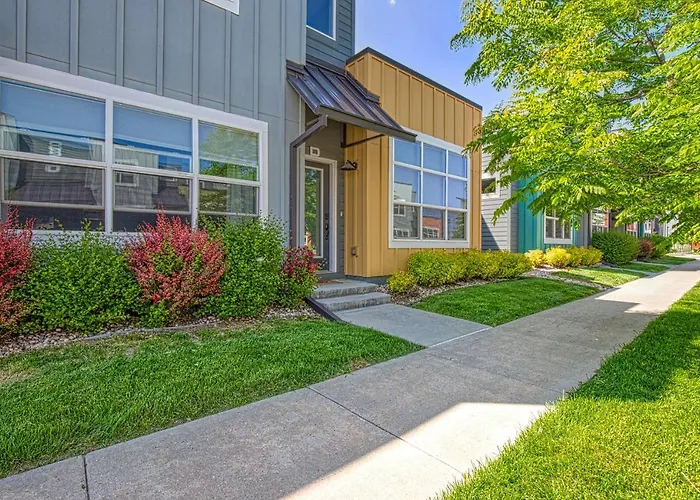 Modern Townhome Near Old Town, Breweries, & River!