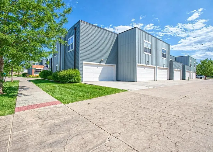 2 Bedroom Townhome, Super Close To Downtown Fc!