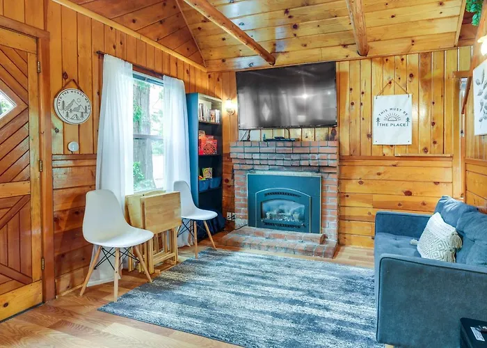 Fire Pit, Deck & Grill: Cozy Twain Harte Cabin!