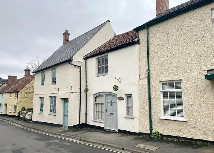 Carpenters Cottage Quirky Home Seaside Town