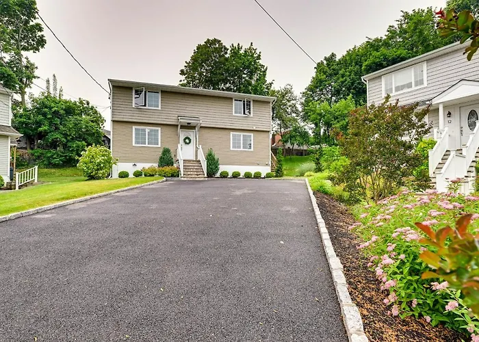 Walk To Shops & Dining: Glen Cove Apt W/ Yard!