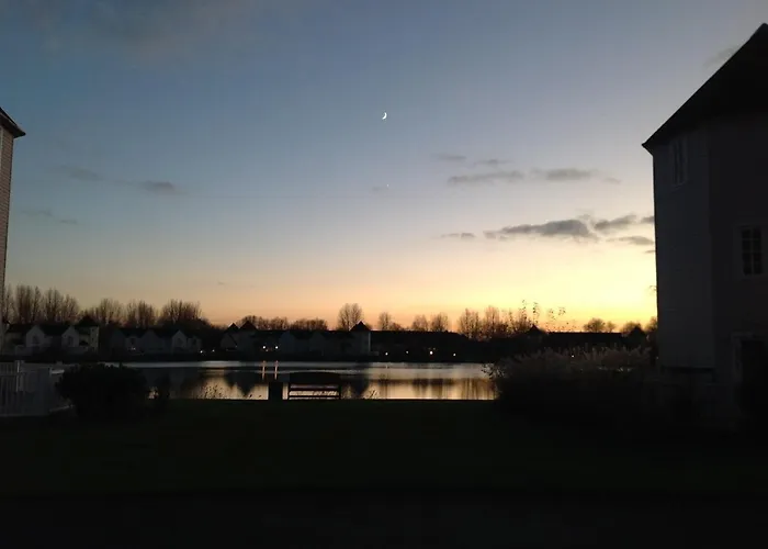 Liming Lodge - Lakeside Home In The Cotswolds
