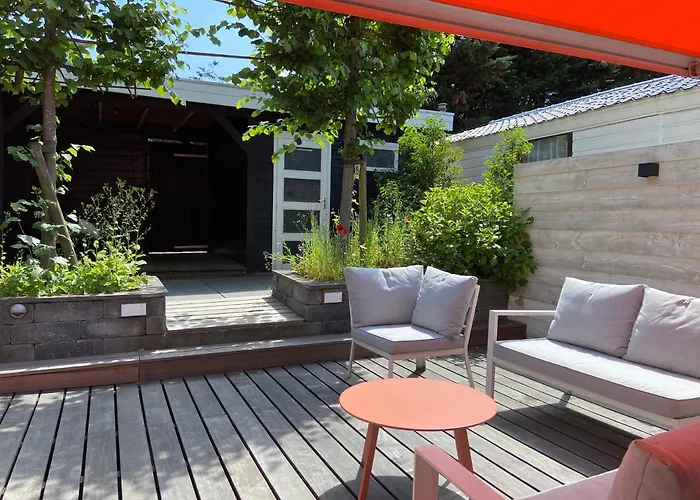 Unieke Woonark Met Privetuin En Free Parking.
