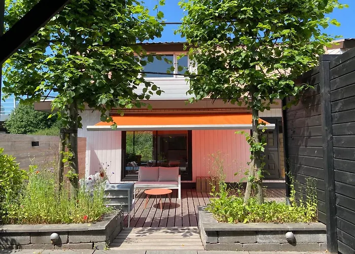 Unieke Woonark Met Privetuin En Free Parking.